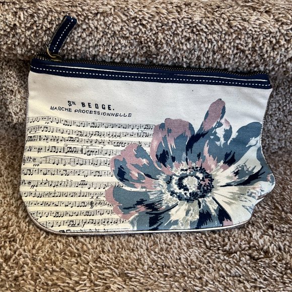Anthropologie Handbags - Anthropologie Moulinette Soeurs Bagages Clutch